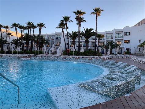 GRAND PALLADIUM WHITE ISLAND RESORT & SPA (Playa d'en Bossa, Spanje) - foto's, reviews en ...