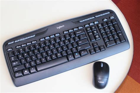 Logitech MK320 wireless keyboard & mouse review: A flawed mouse holds this bundle back | PCWorld