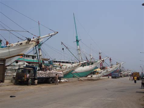 Life in Pasar Ikan and Muara Karang, a Historic Jakarta Fish Mar ...