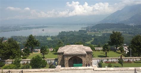 Srinagar: Private Old City and Mughal Gardens Guided Tour | GetYourGuide