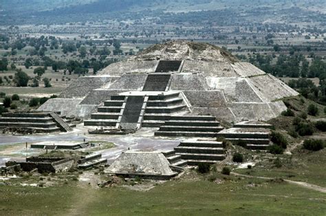 Tunnel Discovered Under Pyramid of the Moon in Teotihuacán Mexico ...