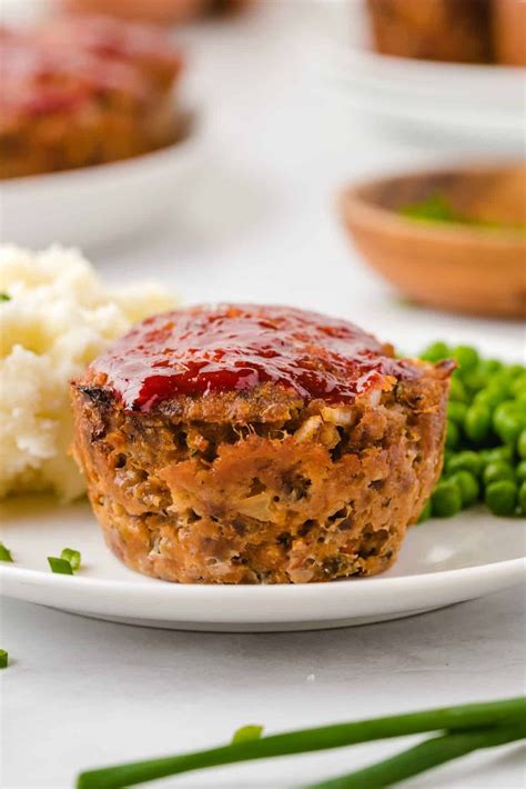 mini meatloaf muffin on a plate | Muffin pan meatloaf, Delicious ...