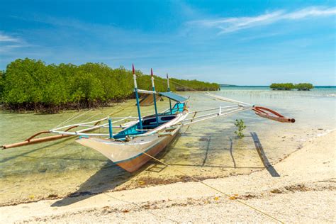 Boat in Honda Bay, Palawan - Philippine Islands Connections - PIC