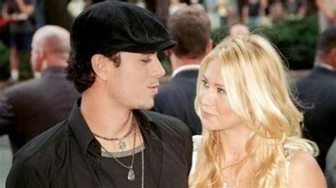 Enrique Iglesias has ‘eyes only for girlfriend Anna Kournikova’