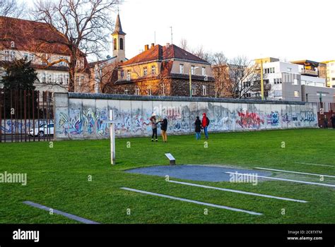 Berlin Wall Memorial Stock Photo - Alamy