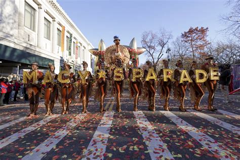 Balloons, bands and Santa: Macy’s Thanksgiving Day Parade ushers in ...