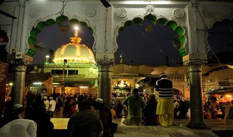 Dargah of Khwaja Muin-ud-din Chishti in Ajmer is a Must Visit For an Experience of a Lifetime ...