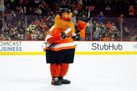 Philadelphia Flyers mascot, Gritty, has fun in first snow