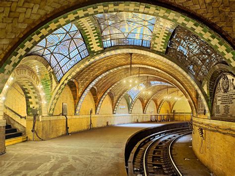 Abandoned subway station beneath New York City : pics