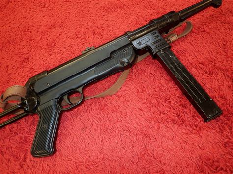 REPLICA WW2 GERMAN MP40 SEMI AUTOMATIC MACHINE PISTOL GUN WITH STOCK & LEATHER SLING BY DENIX ...