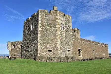 Blackness Castle Feature Page on Undiscovered Scotland