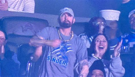 Crowd goes nuts as Eminem appears at Detroit Lions VS Tampa Bay Buccaneers