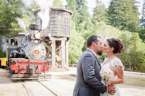 Check out this DIY vintage themed train station wedding!