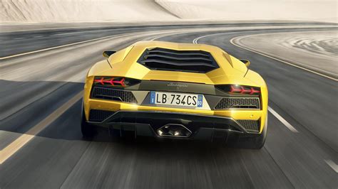 Lamborghini Aventador S Coupe Unveiled with 730 Horsepower