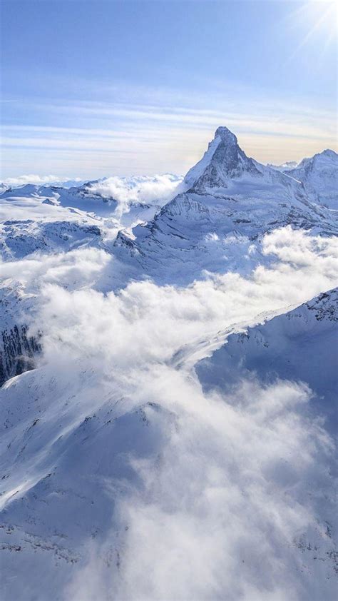 Moraine Lake, Alberta : r/winterporn