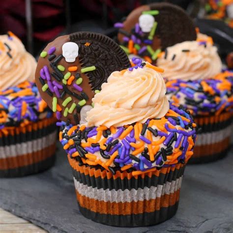 Easy Halloween Cupcakes - Everyday Eileen