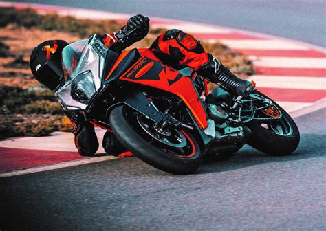 KTM Introduces All-New, Lighter, More Powerful RC 390 - Roadracing World Magazine | Motorcycle ...