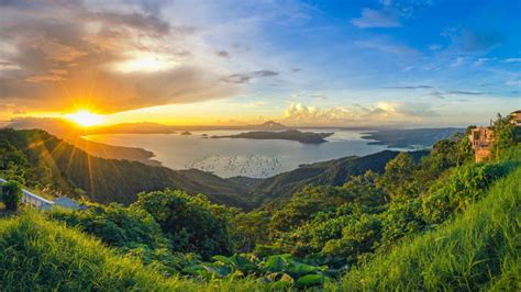 Top 10 Tourist Destinations in the Philippines - WanderWisdom