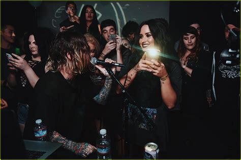 Demi Lovato Takes on DJ Duties with Post Malone at Emo Nite! : Photo 3910630 | Demi Lovato ...