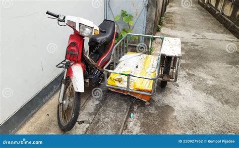 Traditional Homemade Motorbike with Sidecar Stock Illustration - Illustration of army, machine ...