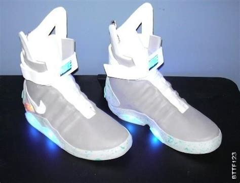 HustleLand: 2015 NIKE AIR MAG (MARTY McFLY)