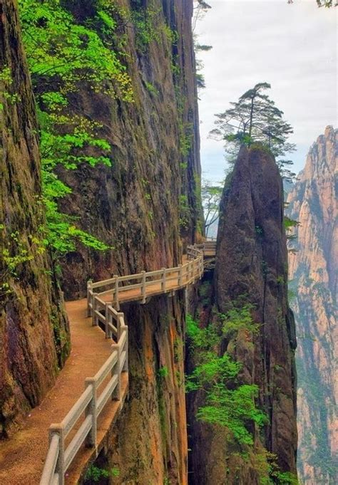 Discover the breathtaking beauty of Huangshan mountain range