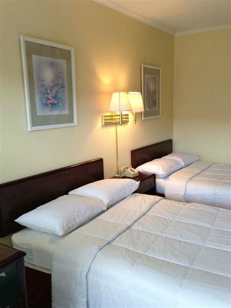 AMERICAS BEST VALUE INN - BRIDGEWATER - Hotel Reviews & Photos ...