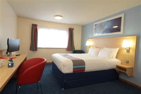 TRAVELODGE CHIPPENHAM LEIGH DELAMERE M4 WESTBOUND - Hotel Reviews, Photos & Price Comparison ...