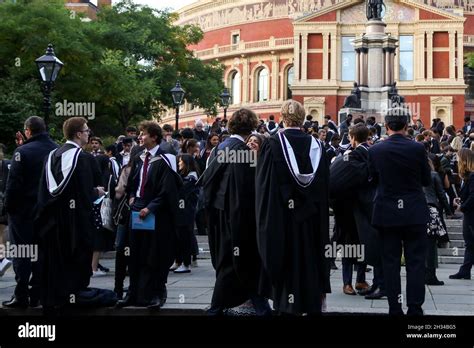 London university students graduation hi-res stock photography and images - Alamy