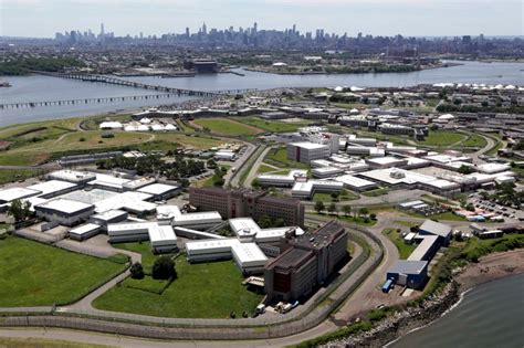 Prison de Rikers Island à New York: des détenus battus par leurs gardiens