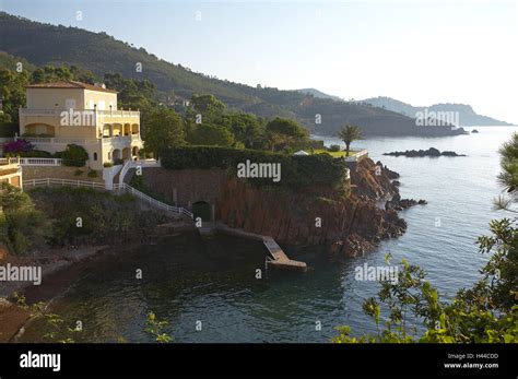 France, Cote d'Azur, coast, bay, beach, villa Stock Photo - Alamy