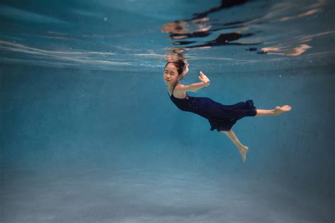 Underwater Photographer - Child & Family Photography