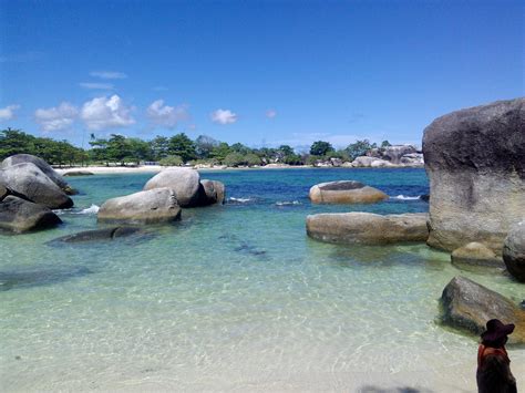 11 Spot Foto Pantai Tanjung Tinggi BELITUNG (HTM, Rute, Jam Buka)