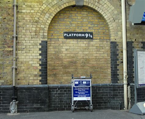 Platform 9 and 3/4 :) | Kings cross station, Harry potter, Platform