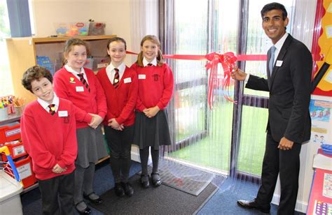 Rishi Sunak welcomes improved facilities at primary school | Rishi Sunak