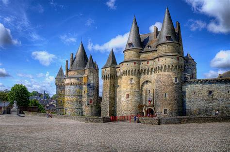 chateaux de bretagne - Google Search | French castles, Chateau france ...