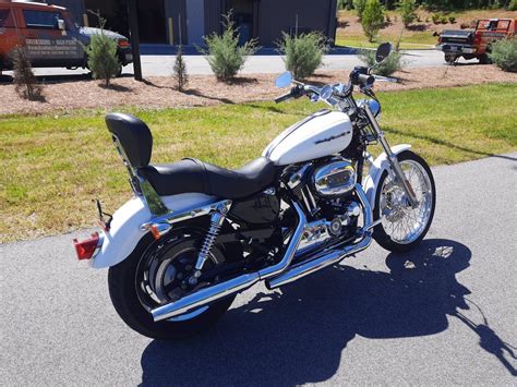 2005 Harley-Davidson® XL1200C Sportster® 1200 Custom (GLACIER WHITE W/PINSTRIPE), High Point ...