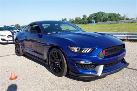 2017 Ford Shelby GT350 Mustang, GT350R Gain More Standard Equipment ...