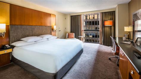 Downtown Chicago Hotel Rooms and Suites | Hyatt Regency Chicago