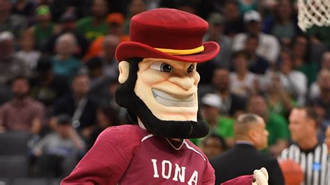 Men's basketball: Iona, Hofstra mascots play Zoom Rock Paper Scissors