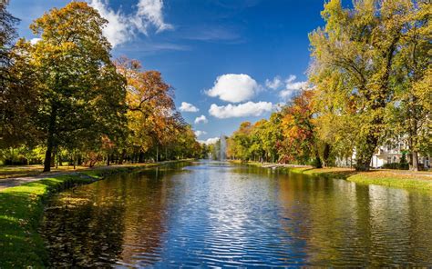 Paisaje del parque, árboles del otoño, ríos, fuentes, nubes Fondos de ...