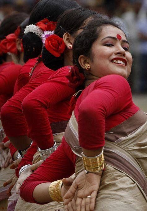 Bihu Dancers of Assam | Dance photography, Dance of india, Indian festivals