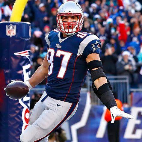 Rob Gronkowski of New England Patriots wins PFWA's Comeback Player