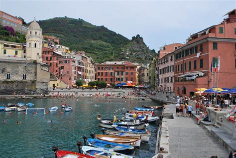 The Scratching Post: Vernazza, Italy