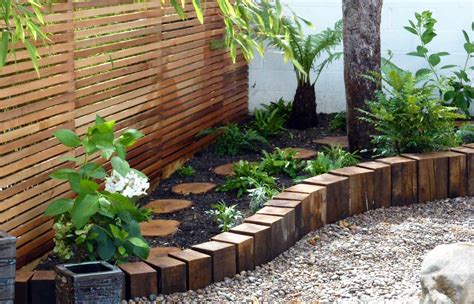 The Best Of Wooden Garden Edging Ideas - DECOOMO