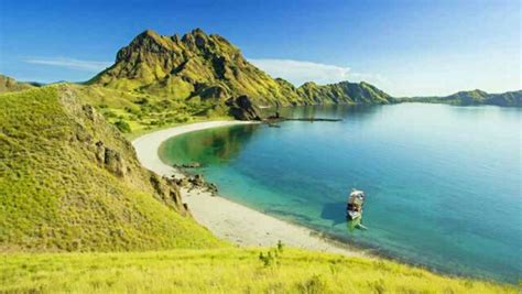 Padar Island Island Hopping & Beach Activities - IdeTrips