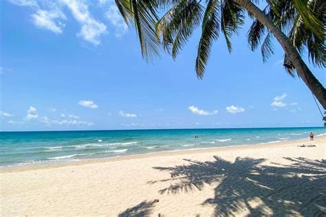 Lively White Sand Beach - Koh Chang - ThailandMagazine.com