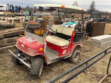 Yamaha golf cart, needs batteries, w/charger - Schmid Auction