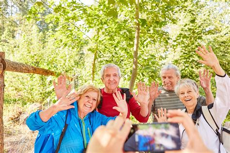 Fun Outdoor Activities for Seniors This Summer | Laurel Circle