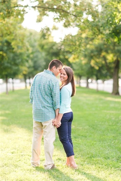 10 Beautiful Engagement Photo Ideas For Summer 2024